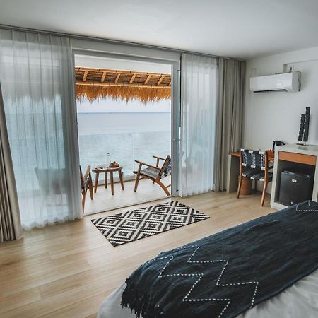 Legends Beachfront Resort 울루와뚜 외부 사진