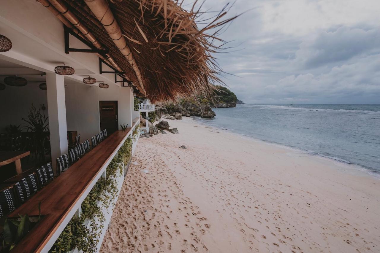 Legends Beachfront Resort 울루와뚜 외부 사진