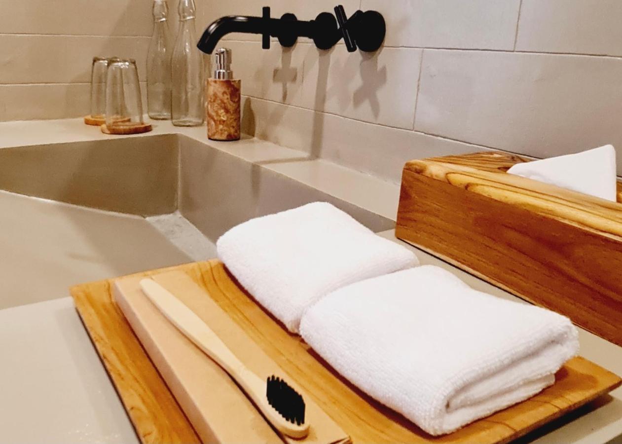 Legends Beachfront Resort 울루와뚜 외부 사진