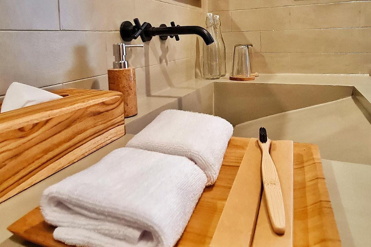 Legends Beachfront Resort 울루와뚜 외부 사진