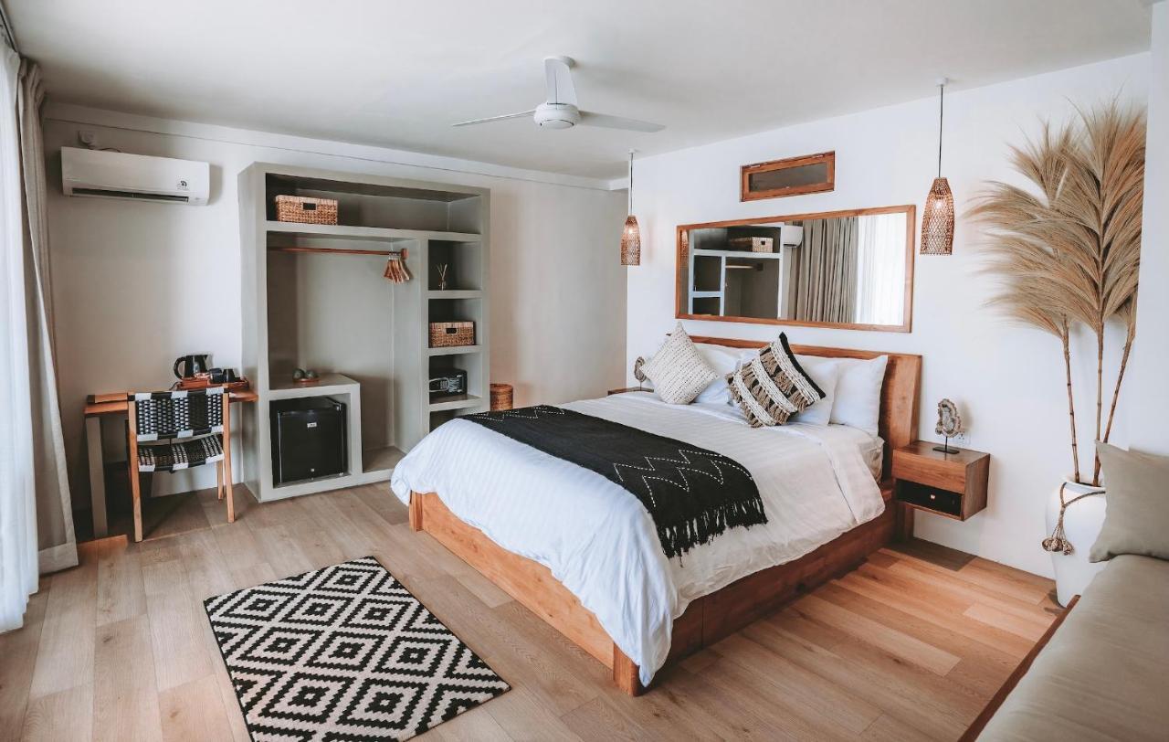 Legends Beachfront Resort 울루와뚜 외부 사진