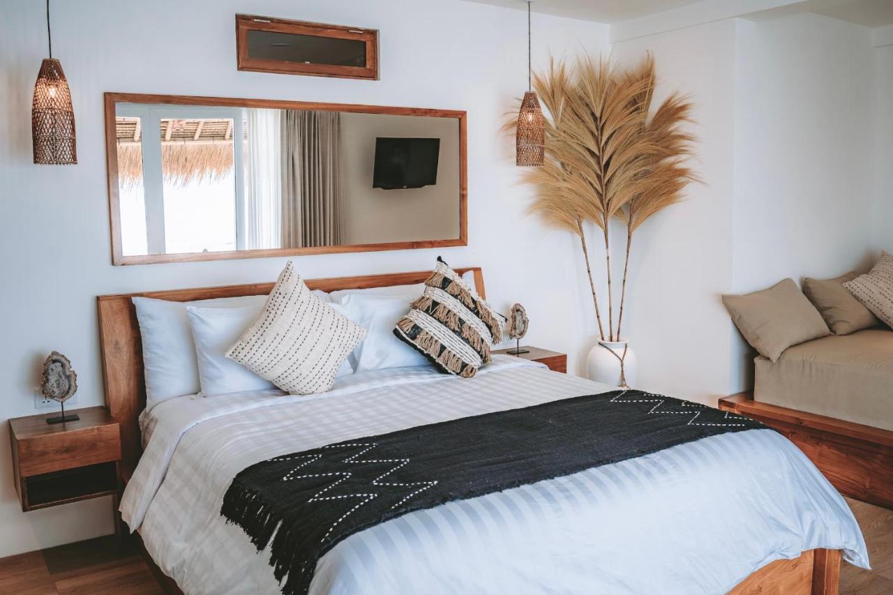 Legends Beachfront Resort 울루와뚜 외부 사진