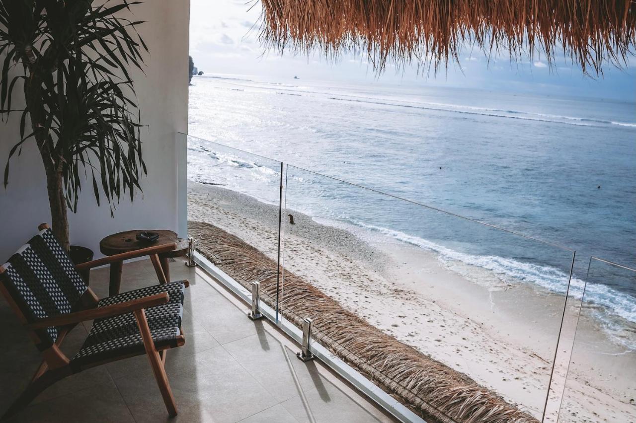 Legends Beachfront Resort 울루와뚜 외부 사진
