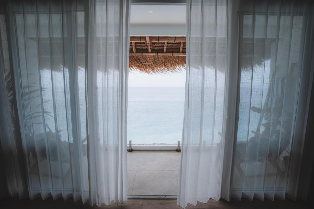 Legends Beachfront Resort 울루와뚜 외부 사진
