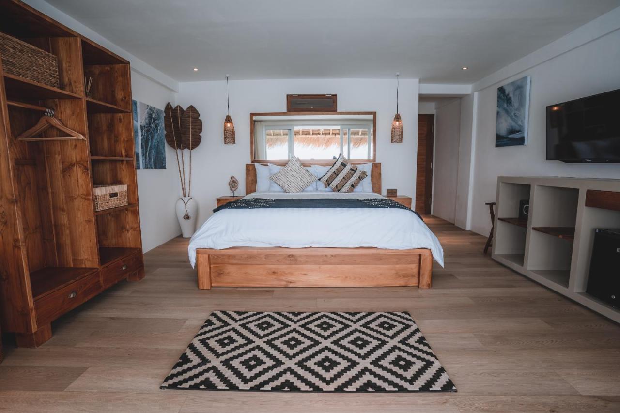 Legends Beachfront Resort 울루와뚜 외부 사진