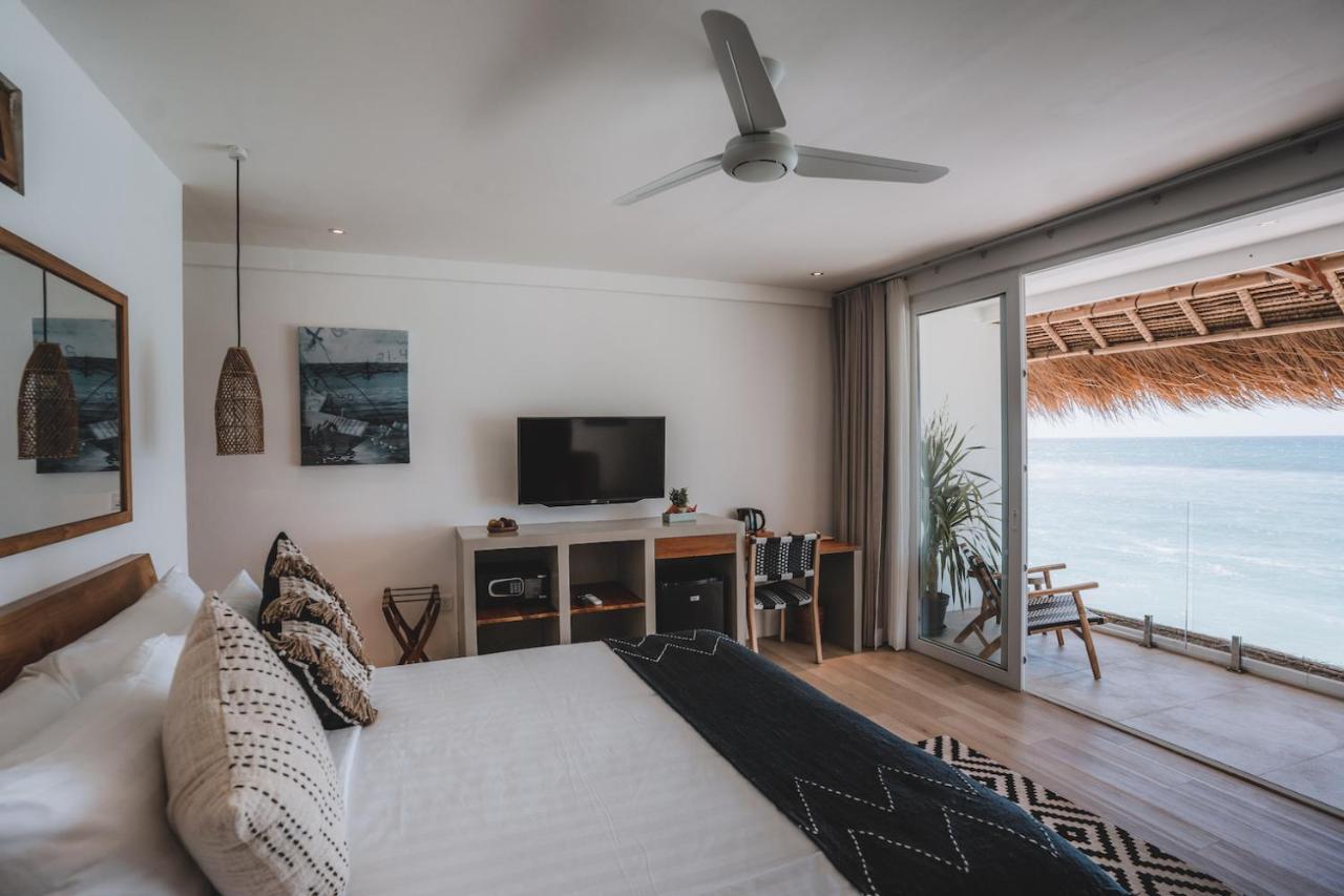 Legends Beachfront Resort 울루와뚜 외부 사진