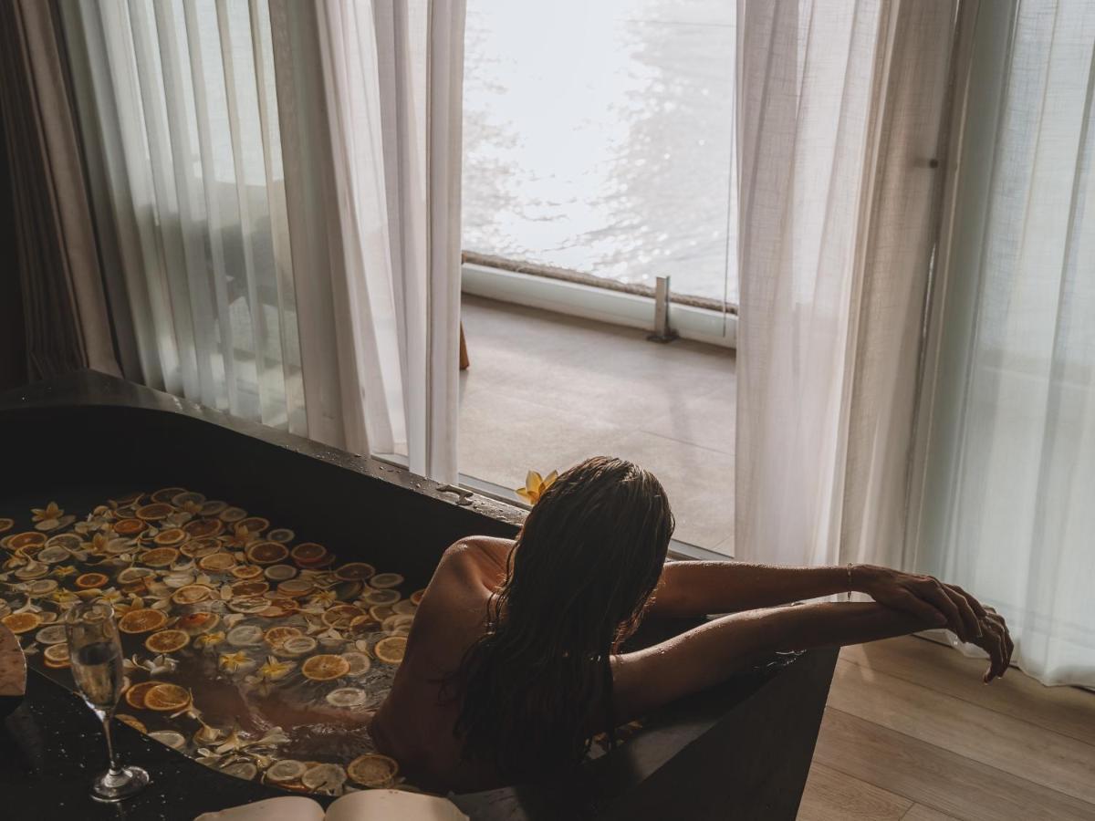 Legends Beachfront Resort 울루와뚜 외부 사진