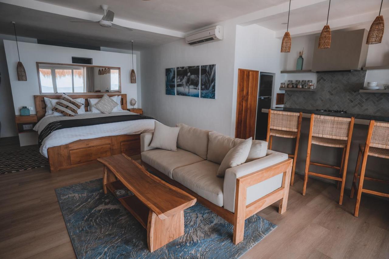Legends Beachfront Resort 울루와뚜 외부 사진
